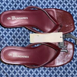 No Boundaries Women's Maroon Sandals